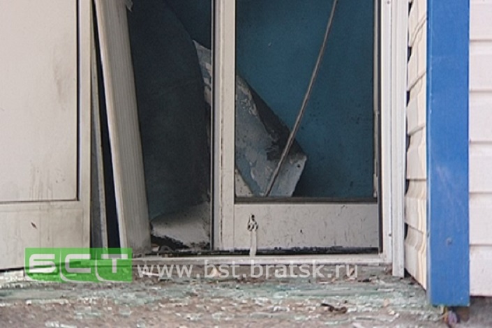 На месте взрыва. Фото с сайта www.bst.bratsk.ru
