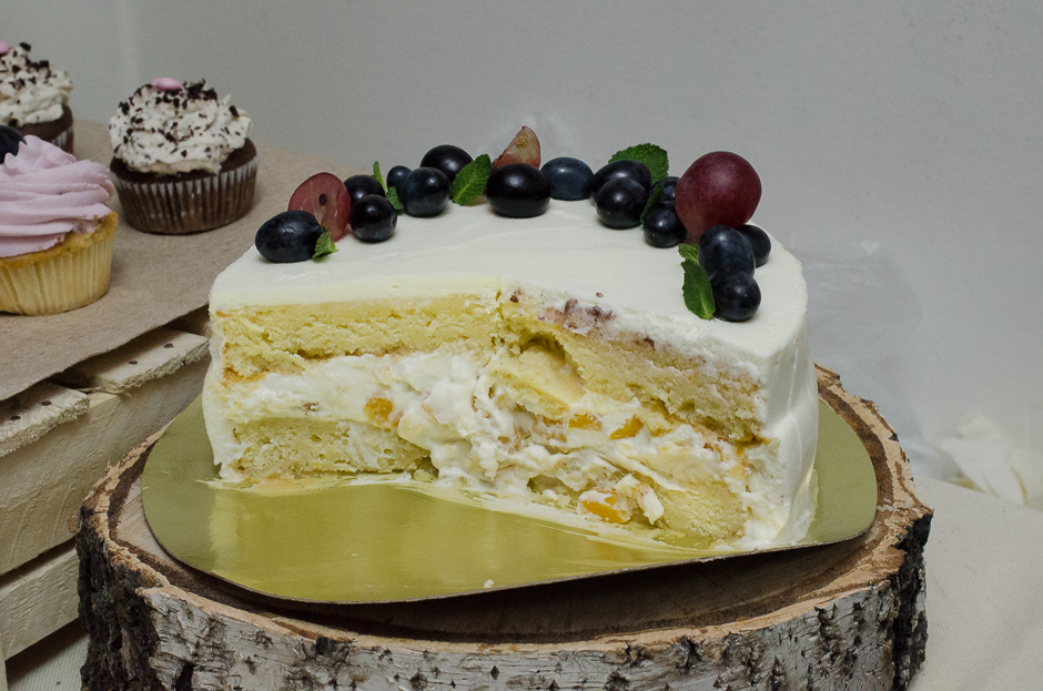 Великолепный лимонный торт таял во рту