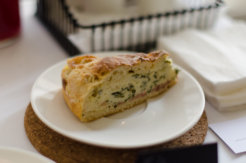 В Sketch попробовали пирог с картофелем, беконом и сыром. Вкусно!