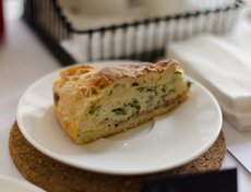 В Sketch попробовали пирог с картофелем, беконом и сыром. Вкусно!