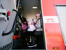 После мероприятия детей развезли по домам на пожарных машинах.