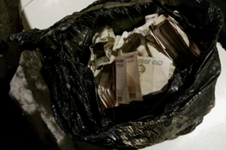 Изъятые деньги. Фото пресс-службы ГУ МВД России по Иркутской области