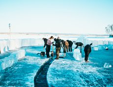 Строительство ледяного комплекса началось 6 января и завершится 18 января.