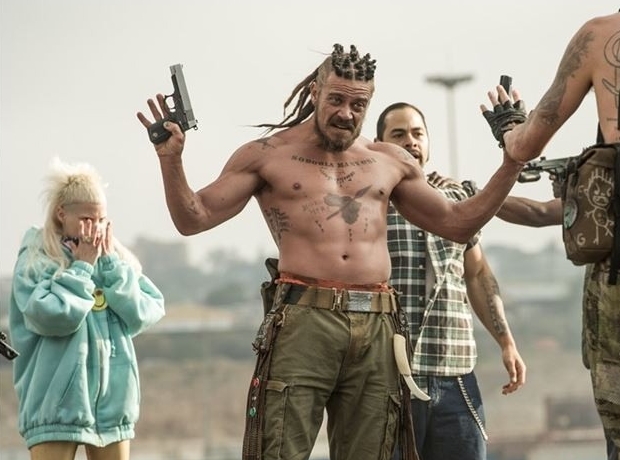 Кадр из фильма «Робот по имени Чаппи». Фото с сайта www.kinopoisk.ru