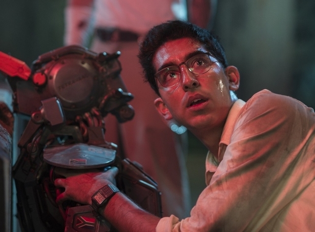 Кадр из фильма «Робот по имени Чаппи». Фото с сайта www.kinopoisk.ru