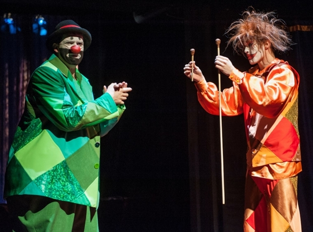 Сцена из спектакля «Смертельный номер». Автор фото — Анатолий Бызов