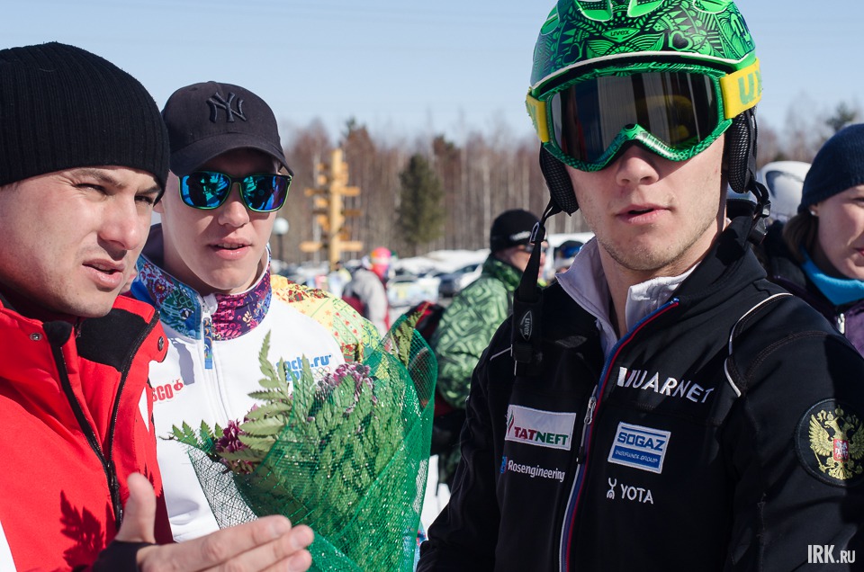 Победитель мужского слалома Алексей Андреевский (справа)