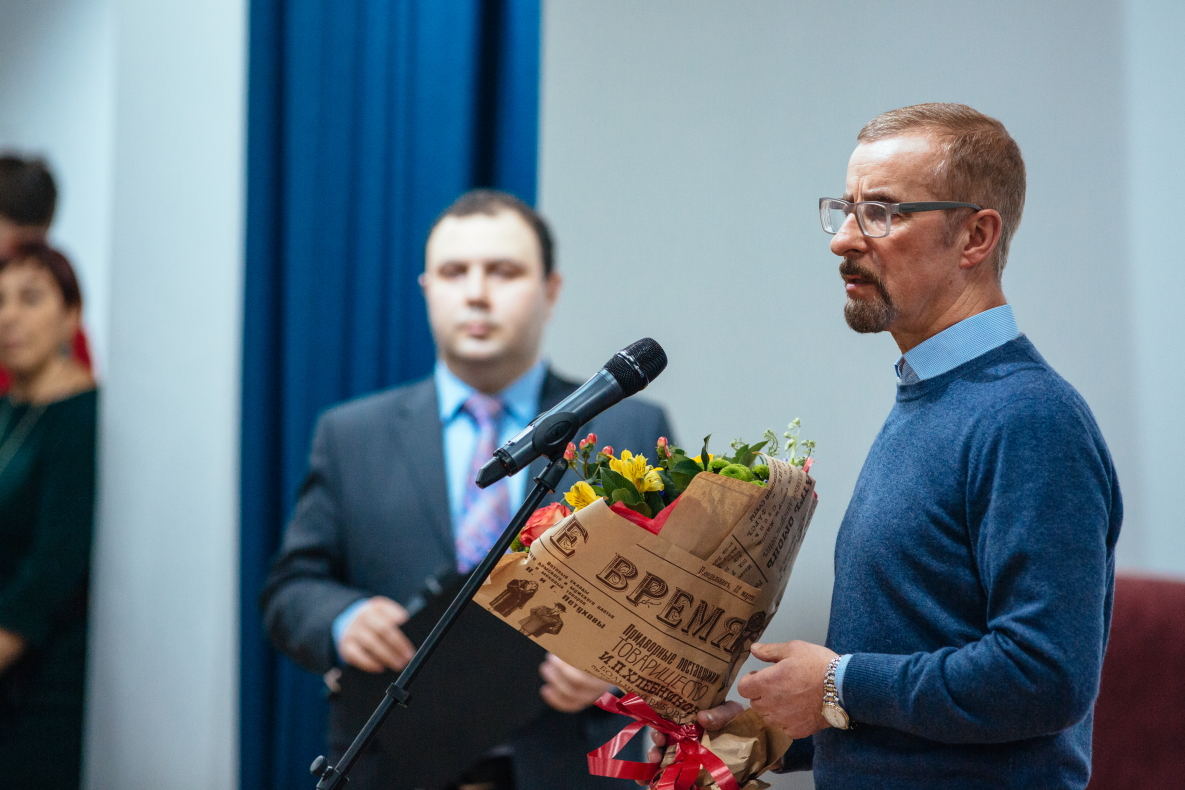 О выставке рассказал Виктор Бронштейн, коллекционер, основатель галереи.