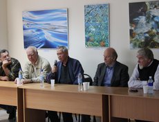 15 июня 2013 года. Встреча с участниками литературных вечеров «Этим летом в Иркутске». Фото предоставлено Иркутской областной библиотекой имени И. И. Молчанова-Сибирского