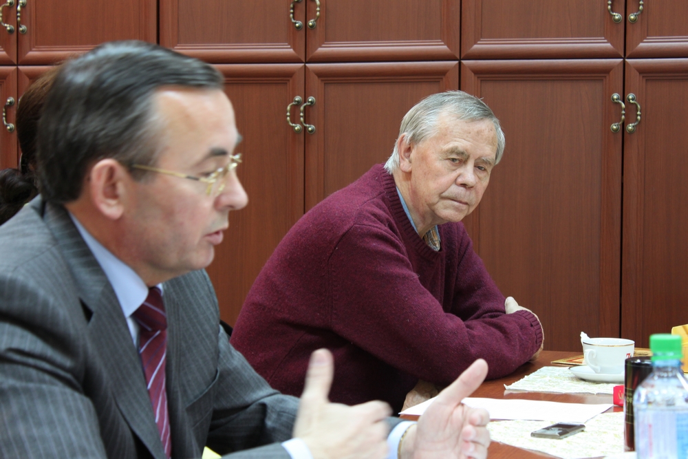 Иркутск, 1 октября 2010 года. Валентин Распутин на встрече с писателями в библиотеке Дома Файнберга. Фото предоставлено Иркутской областной библиотекой имени И. И. Молчанова-Сибирского