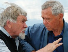 2009 год. Писатели Валентин Курбатов и Валентин Распутин во время экспедиции по Ангаре в зону затопления Богучанской ГЭС. Автор фото — Анатолий Бызов
