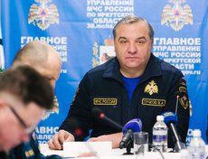Владимир Пучков отметил, что необходимо усилить контроль на дорогах, которые проложены по зимникам, на ледовых переправах, особенно в отдаленных сельских поселениях.