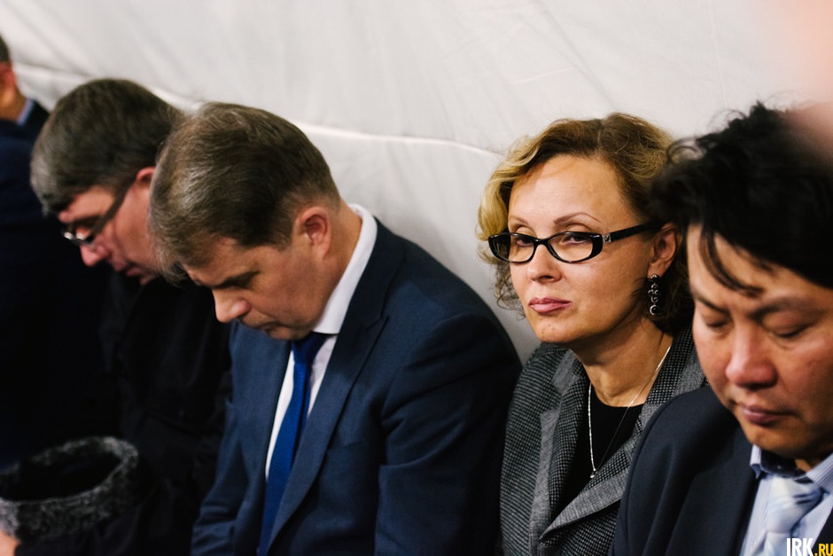 Присутствовали на заседании министр здравоохранения региона Олег Ярошенко и глава областного минстроя Светлана Свиркина.