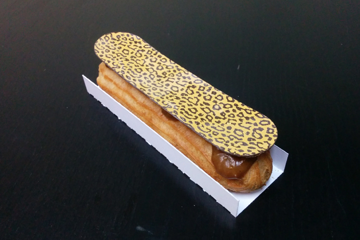 Карамельный эклер