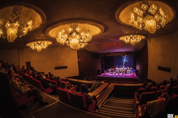 Джазовый концерт в Иркутском музыкальном театре имени Н. М. Загурского. Автор фото — Артем Моисеев