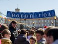 24 марта иркутяне собрались в сквере Кирова, чтобы сняться в массовой сцене празднования Нового года фильма «Один не дома»