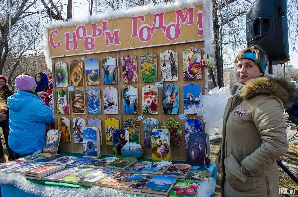 Во время съемок в сквере развернулась продажа сувениров