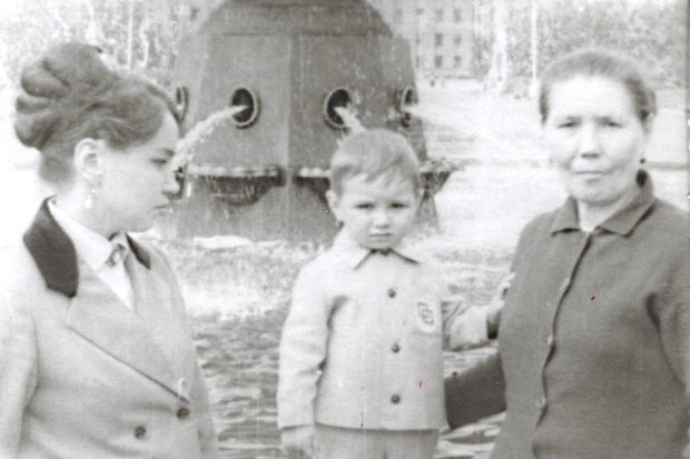 1970 год. Валентина Лосева (Ворошнина) с сыном Сережей и мамой Марией Тимофеевной Ворошниной 1970 год. Валентина Лосева (Ворошнина) с сыном Сережей и мамой Марией Тимофеевной Ворошниной