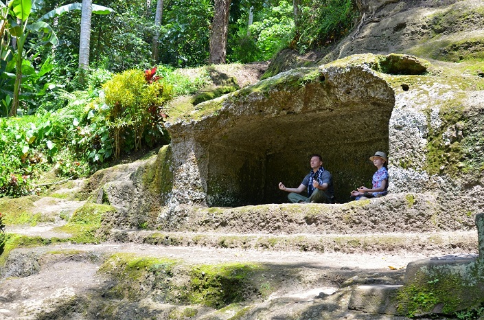 Грот для медитации в Goa Gajah