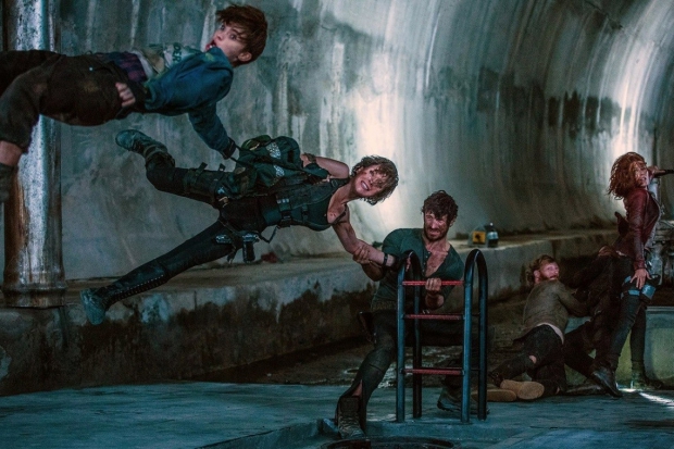 «Обитель зла» — это про то, где женщина «мочит» зомбарей. Фото с сайта www.kinopoisk.ru