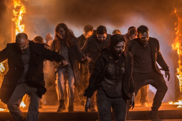 Возможно, динамическим монтажом пытались скрыть не очень хорошо загримированных зомби. Фото с сайта www.kinopoisk.ru