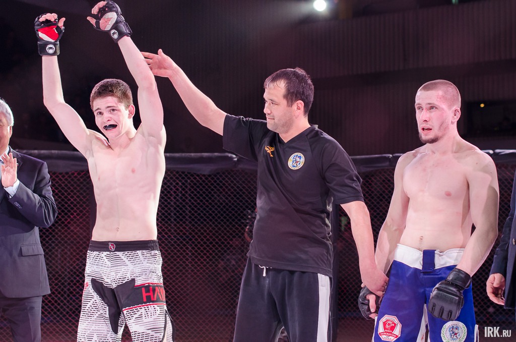 Победителем поединка стал Никита Мейнцер.