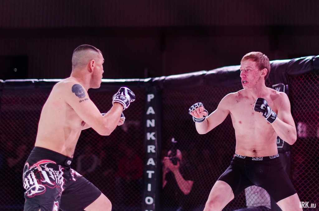 По итогам раунда победу одержал Андрей Халжушкевич, отправив соперника в технический нокаут.