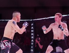 По итогам раунда победу одержал Андрей Халжушкевич, отправив соперника в технический нокаут.