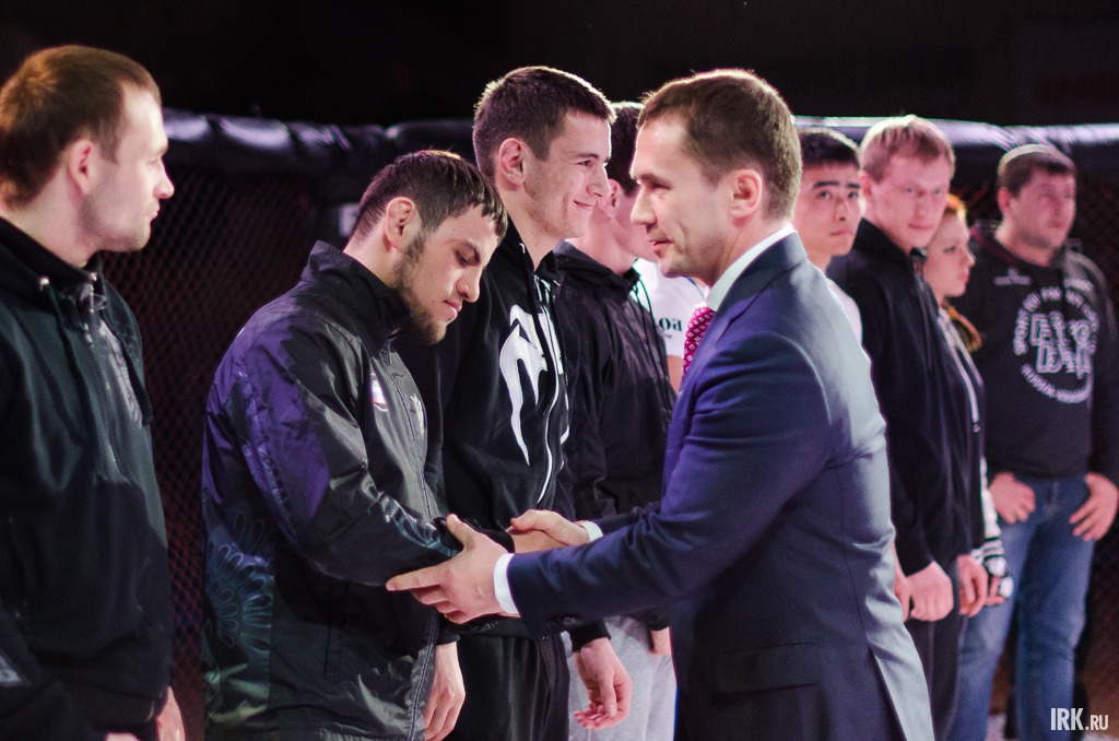 Мэр Иркутска Дмитрий Бердников приветствует участников турнира.