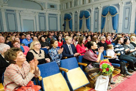 В концертном зале филармонии. Автор фото — Владимир Смирнов