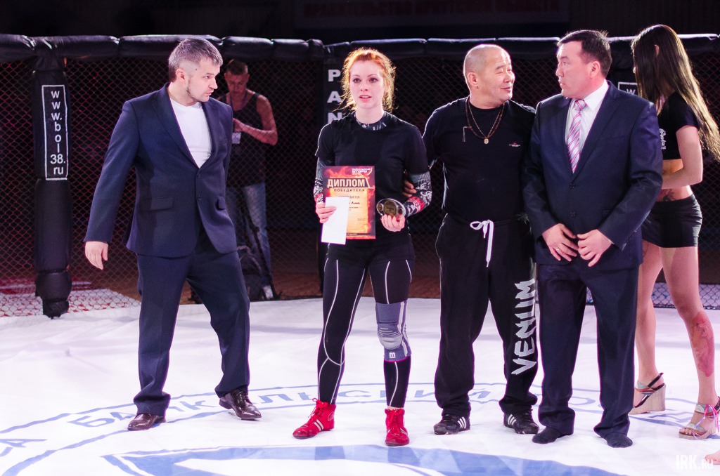 По итогам двух раундов судьи отдали победу Лине Манжула.