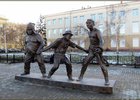 Памятник героям Гайдая. Фото с сайта www.esosedi.mirtesen.ru