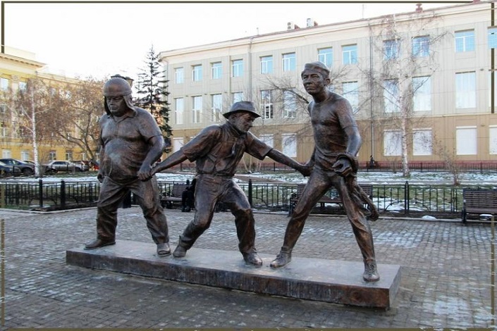 Памятник героям Гайдая. Фото с сайта www.esosedi.mirtesen.ru