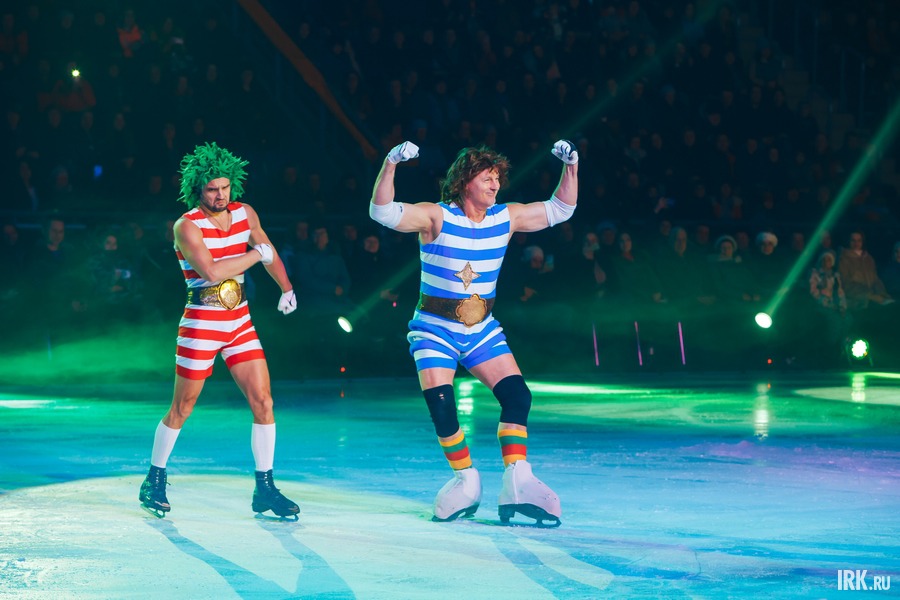 Акробаты Алексей Полищук и Владимир Беседин