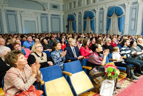 В концертном зале филармонии. Фото Владимира Смирнова