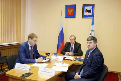Виктор Кондрашов, Сергей Левченко и Сергей Шеверда. Фото предоставлено пресс-службой правительства региона