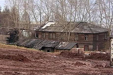 Ветхое жилье в поселке Магистральном. Фото с сайта irkipedia.ru
