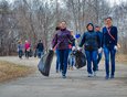 25 апреля в общегородском субботнике приняли участие свыше 16 тысяч жителей Иркутска.