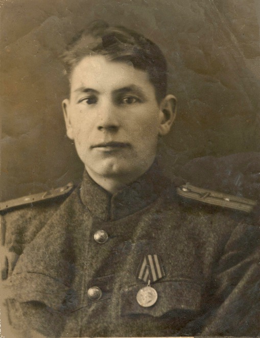 Дмитрий Ксенофонтович Ощери, родился 8 ноября 1914 года в Хомутово. Прошел всю войну с первых дней и до взятия Берлина, был водителем на «полуторке». Фото предоставил Андрей Шабураков.