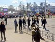 После митинга участники двинулись колонной по улице Ленина к мемориалу «Вечный огонь»