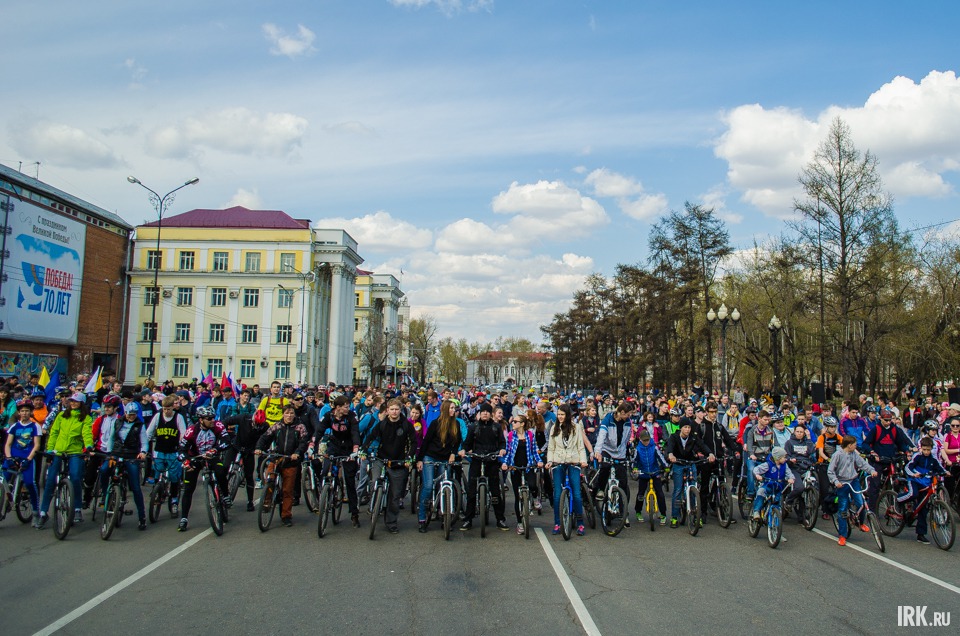 В рамках мероприятия состоялся массовый заезд велосипедистов вокруг сквера Кирова