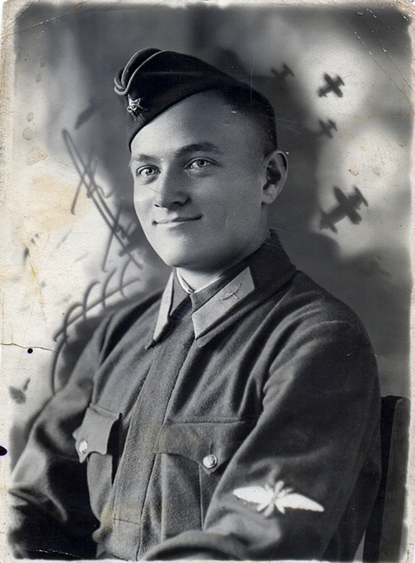 Александр Федорович Брянчуков (1920—1995 гг.), был командиром корабля, воевал на 2-м Белорусском фронте. Фото прислал Игорь Брянчуков