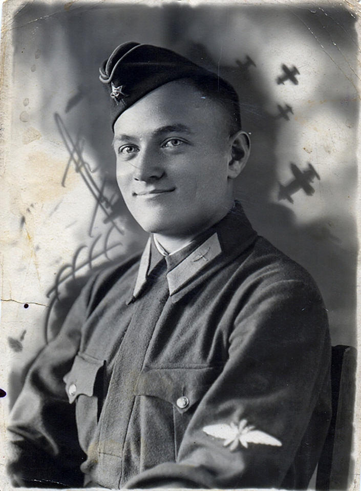Александр Федорович Брянчуков (1920—1995 гг.), был командиром корабля, воевал на 2-м Белорусском фронте. Фото прислал Игорь Брянчуков