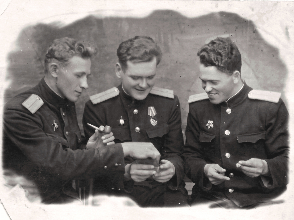 Летчики, 1944 год. Снимок прислала Вера Страутиньш.