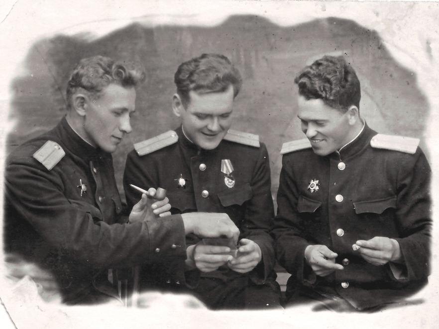 Летчики, 1944 год. Снимок прислала Вера Страутиньш.
