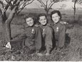 Надежда Степановна Андреева (Чайкина), крайняя слева, в школе младших авиаспециалистов, 1942 год. Снимок прислала Вера Страутиньш.