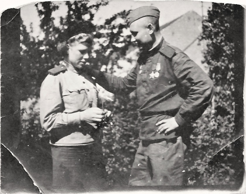 Галина Макаровна Тимонина (Мишина), участник ВОВ с 1942 по 1945 годы, была шофером ЗИС-21, после ранения служила телефонисткой в 974-м особом батальоне связи. Награждена медалью «За боевые заслуги» и Орденом славы. Фото прислала Вера Страутиньш.