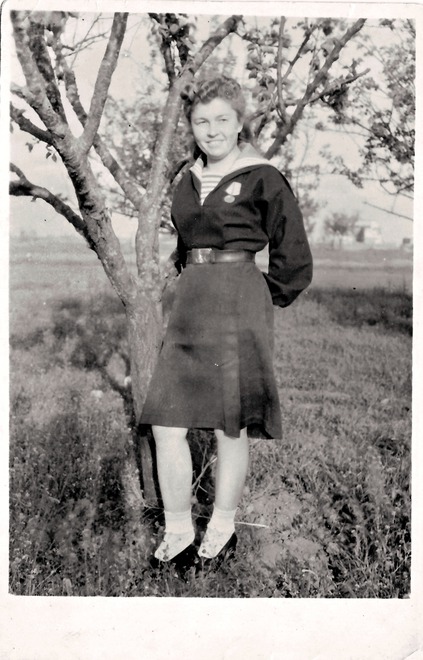 Надежда Степановна Андреева (Чайкина), 1944 год, аэропорт Веселое. Фото прислала Вера Страутиньш.