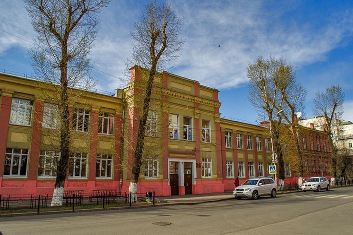 Здание школы № 1, в которой находился госпиталь. Фото ИА «Иркутск онлайн»