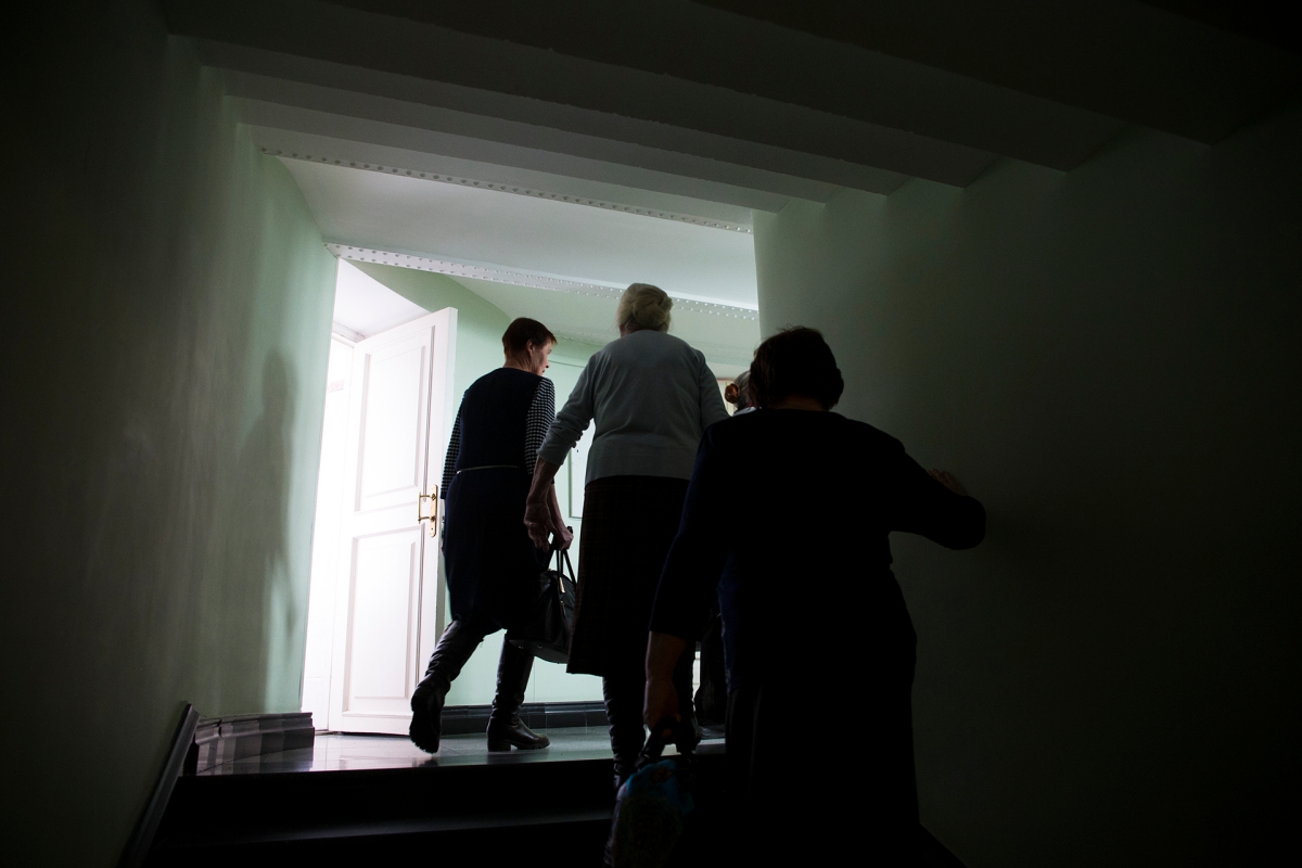 Гостям провели экскурсию по театру.